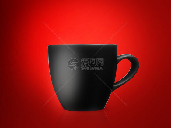 红色背景上的黑色马克杯图片
