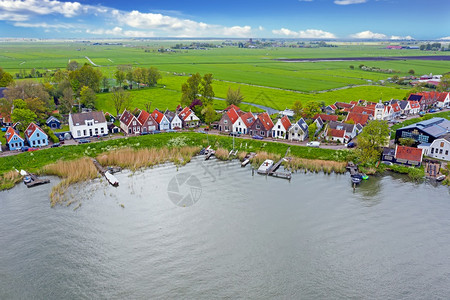 传统的场地历史来自荷兰IJsselmeer的古代Durgerdam村的空中飞机图片