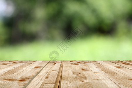木质梯田的绿色自然背景视图风阳台外部的图片