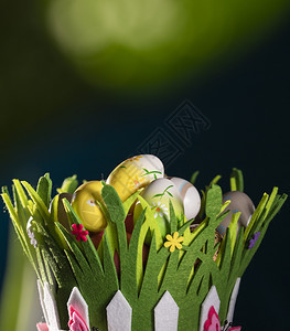 节日装饰以篮子春季为背景的东部蛋季节图片