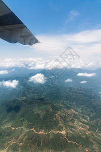 村庄尼泊尔和喜马拉雅山风景观从飞机到尼泊尔的旅游和行蓝色的亚洲图片