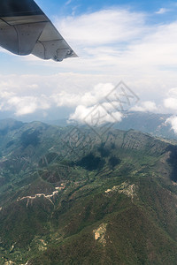 尼泊尔和喜马拉雅山风景观从飞机到尼泊尔的旅游和行河归档村庄图片