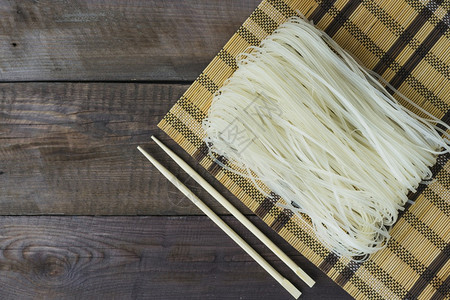生米粉餐垫筷子风化桌白饭墙纸目的图片