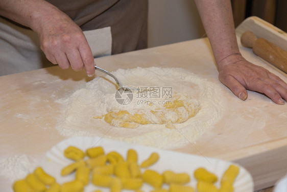 木板健康颜色意大利面食厨师在房工作的准备意大利面食厨师在房工作的准备图片