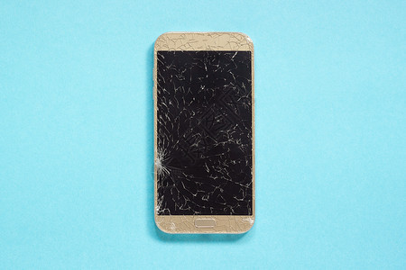 液晶显示器布局屏幕蓝背景的破碎裂缝合移动电话概念复制空间之顶视图蓝背景的破碎裂隙合用手机图片