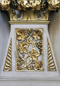 在萨格勒布圣十字祭坛上装饰圣母玛利亚的堂献给母玛利亚电梯美丽的宗教图片