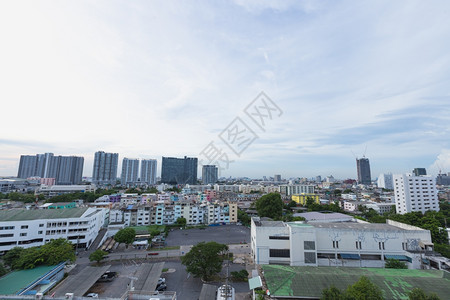 白天在曼谷的建筑物和高楼白天在曼谷的云空办公室阳光亚洲图片