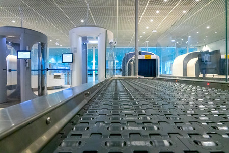 金属运输测试机场安全检查站配备用于行李和人员的X射线扫描仪机场安全检查站没有人员图片