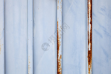 古老的外部蓝色生锈金属门涂有剥皮油漆铁图片