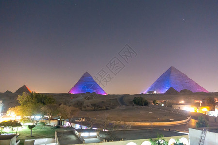 埃及学伟大的日落在埃及吉萨的夜晚金字塔大图片