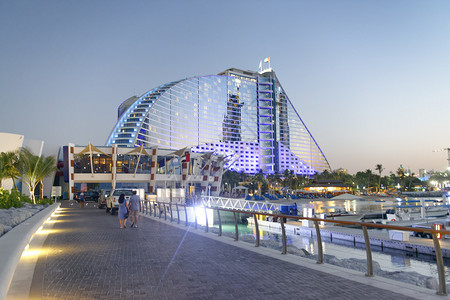 十月海浪阿联酋迪拜2015年月阿拉伯塔酒店周围的建筑阿联酋迪拜这是的一个非常豪华区域著名图片