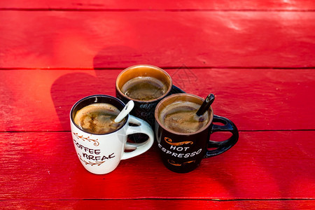 新鲜的木制背景一小杯新鲜咖啡专业的自助餐厅图片