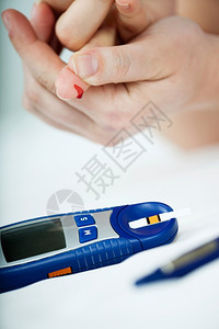 审查诺维科夫格糖层血样测试的糖尿病闭合青光眼图片