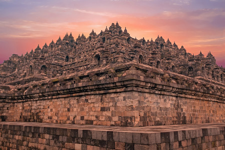 印度尼西亚中爪哇的波罗伯寺这座著名的佛教寺庙是八世纪和九的古代背包旅行游遗产图片