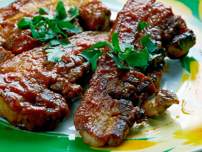 吃或者小Chicarronensalsa盘子一般包括炸猪肉肚子或炒皮图片