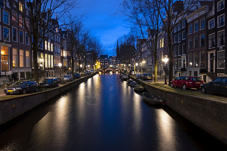 夜间在荷兰凯泽斯格拉赫特的阿姆斯丹市风景建筑学日落荷兰语图片