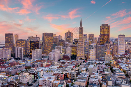 美国人风景优日落时国旧金山市风景的下城天线景观图片