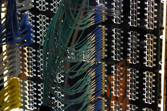 光学的网络联系与以太和光纤电缆联的补板图片