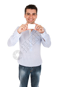 手男带着空白卡的微笑着容年轻临时男子与白背景隔绝快乐的图片