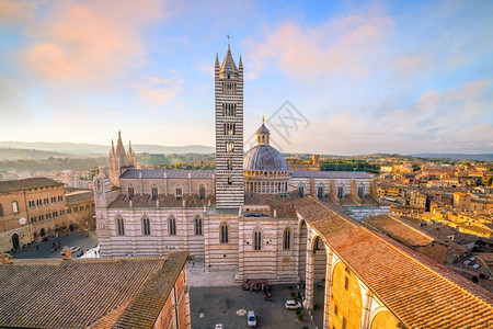 正面DuomodiSiena或意大利托斯卡纳锡耶SantaMariaAssunta市大教堂遗产建造图片