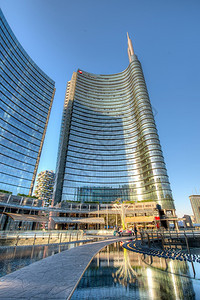 城市的波尔塔2014年月7日意大利米兰新区工程完后立即以现代名称Portanuova和GaeAulenti广场为2015年展览准图片