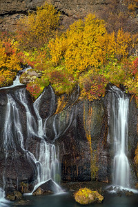 徒步旅行岩浆斯堪的纳维亚冰岛Hraunfossar瀑布图片