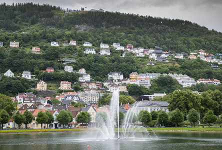 外部的在卑尔根诺威市的泉水和房屋中户外镇图片