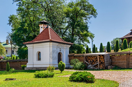 夏天Chyhyryn乌克兰0712在阳光明媚的夏日在乌克兰Chyhyryn的BohdanKhmelnytskyi住所修复了城市景图片