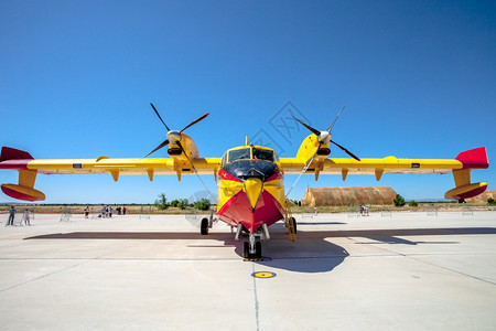 参加2013年6月日LosLlanos空军基地开放日静态展览在西班牙Albacete西班牙Albacete和CL215CL君加拿图片