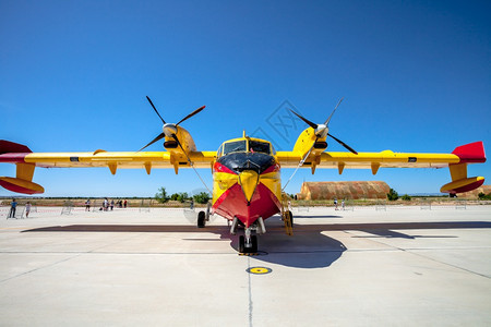 参加2013年6月日LosLlanos空军基地开放日静态展览在西班牙Albacete西班牙Albacete和CL215CL飞机西图片