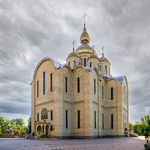 发现博丹建筑学乌克兰切尔卡瑟0712乌克兰切尔卡瑟的圣迈克斯大教堂在阳光明媚的夏日早晨乌克兰切尔卡瑟的圣迈克斯大教堂图片