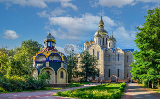 晴天乌克兰切尔卡瑟0712乌克兰切尔卡瑟的圣迈克斯大教堂在阳光明媚的夏日早晨乌克兰切尔卡瑟的圣迈克斯大教堂历史的城市图片