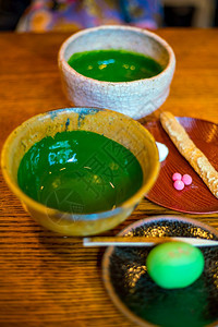 桌子传统的京都式日本茶馆绿色叶碗图片