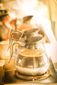香气浓咖啡马克杯锅炉很适合煮热咖啡和茶做饮图片