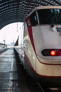 火车追踪平台意大利米兰中央铁路站白色列车意大利图片