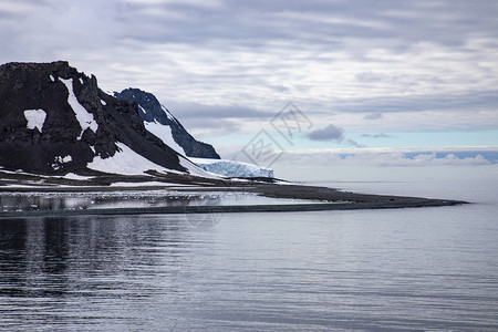 南极洲冷海边缘有白冰川的山峰霜岬角网络图片