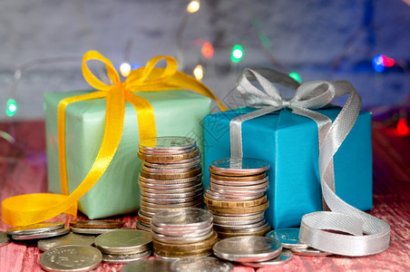 俄罗斯节日新年贺卡的礼物和金钱节日新年和圣诞日新年和圣诞的礼物金钱新年贺卡现金钞票图片