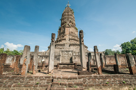 天空寺庙孟泰国Sukhothai省SiSatchanalai历史公园古老的礼拜城市图片