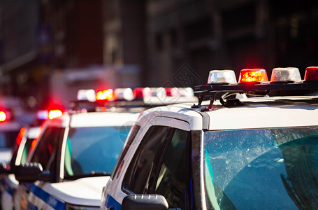 纽约市警察局车白天有报器在街对的纽约警方察汽车白天有警报器状态约克城市图片