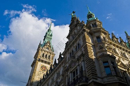 云汉堡市中心有名的政厅旅游塔图片