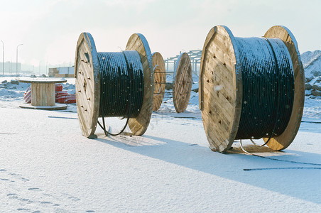 联系线轴螺旋电缆和线用木卷筒缆和线用木卷筒图片