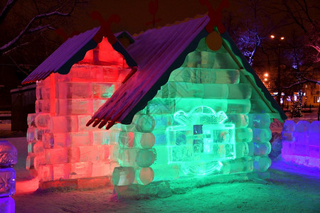 景观屋在城市公园新年树夏夜的童话故事中从儿童柯起的冰棚前夕图片