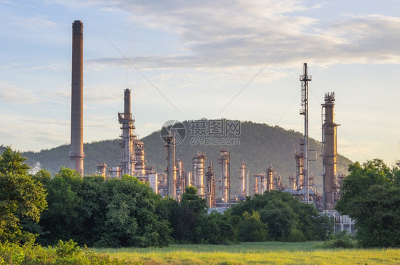 春武里日落黎明时风景油炼厂美丽的Chonburi炼油厂工程图片