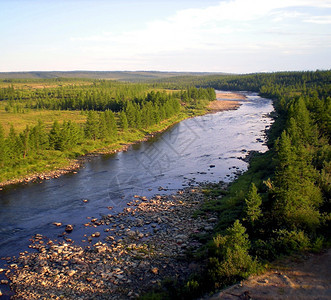 小溪河流图片