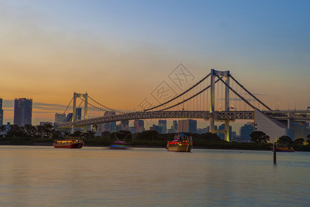 晚上乌戴巴港的日本光之夜彩虹桥大风景海图片