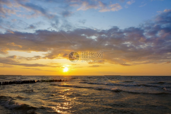 海上日出图片