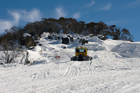 警告机械的澳大利亚PerisherValley经营中的雪造机修饰图片