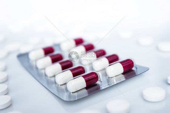 白色背景的药品胶囊面板处方丸预防图片