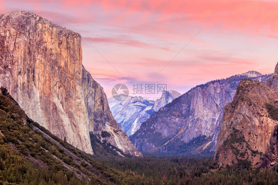 夏天地标美国加利福尼亚州日落Yosemite公园的美景水图片