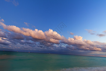 树加勒比海滩日落的景象加勒比海滩日落之景观颜色图片